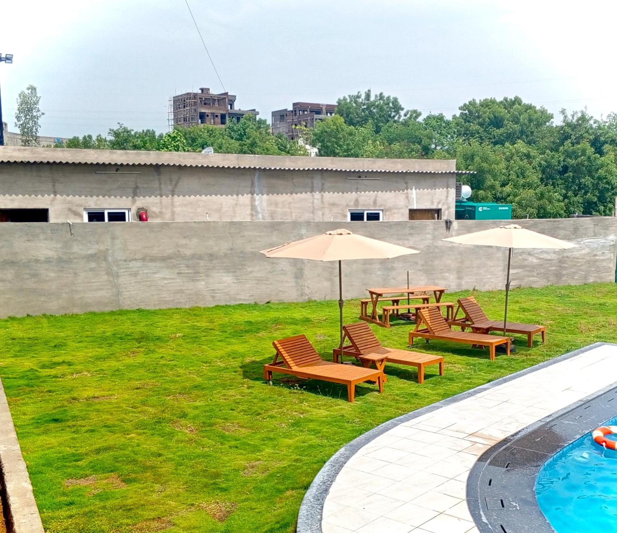Hotel The Scenic Unity Garudeshwar Esterno foto